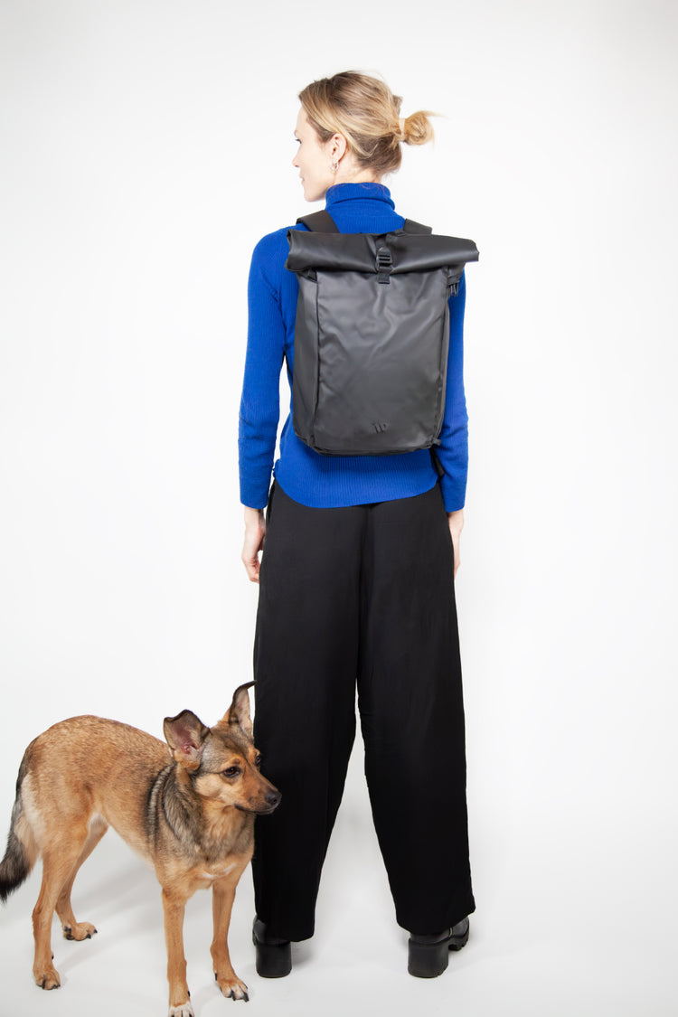 Wayks Day Pack Mini sleek black On Model Back Full Body#colour_sleek-black