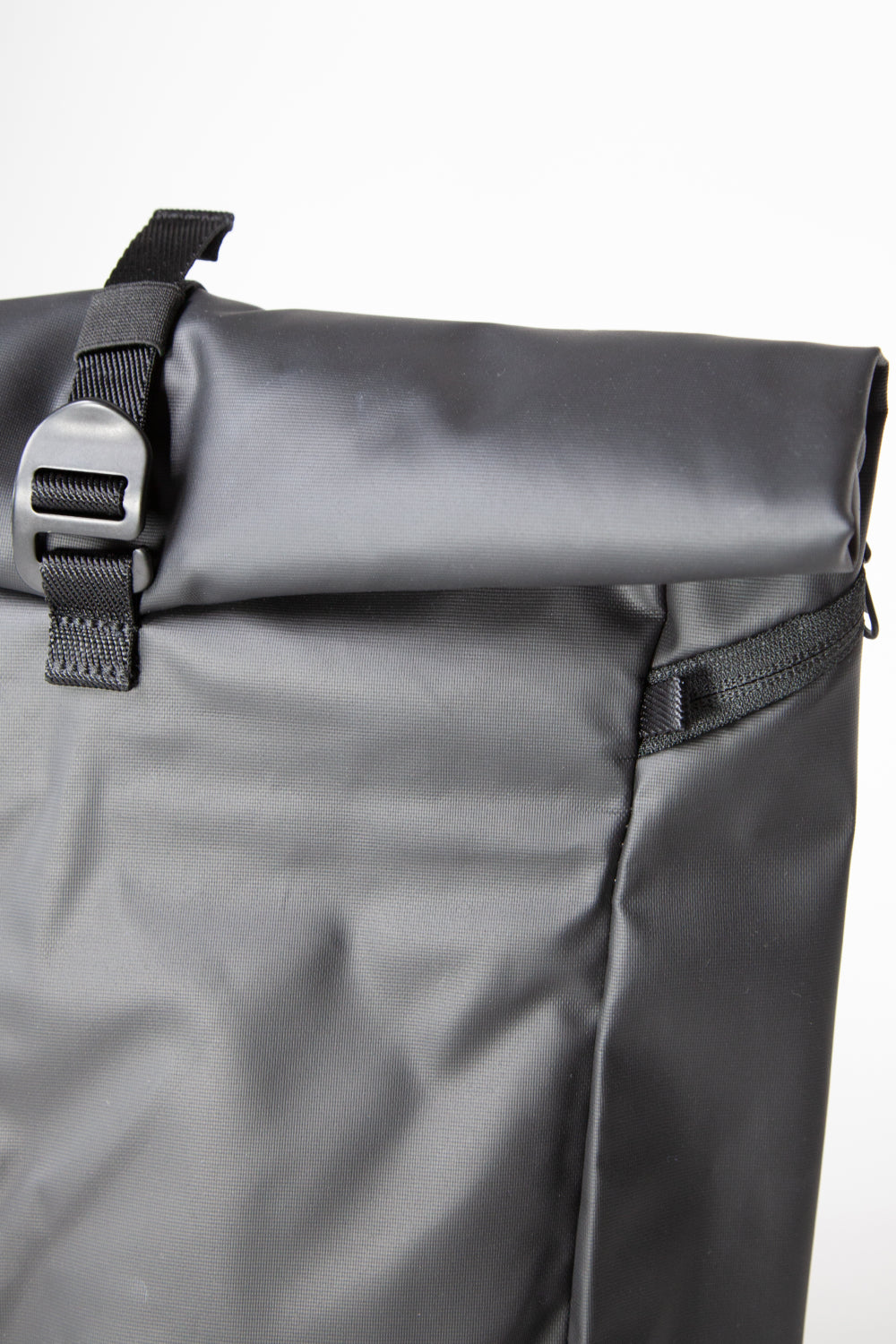 Wayks Day Pack Mini sleek black Roll Top#colour_sleek-black