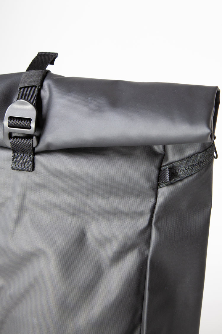 Wayks Day Pack Mini sleek black Roll Top#colour_sleek-black